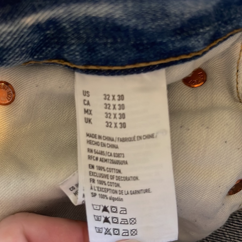 Distressed Jeans - Picture 6 of 6
